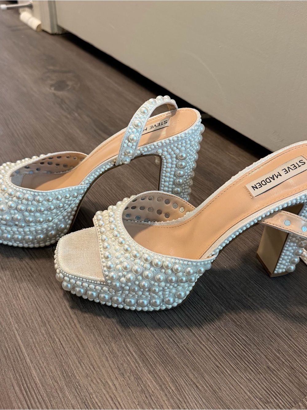 Steve Madden Women's Pearl Embellished White Block Heel Sandals - Picture 2 of 4